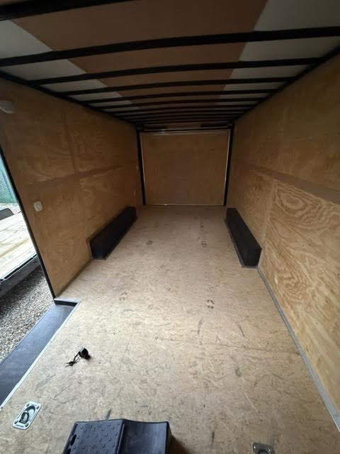 18ft Enclosed Trailer thumbnail 2