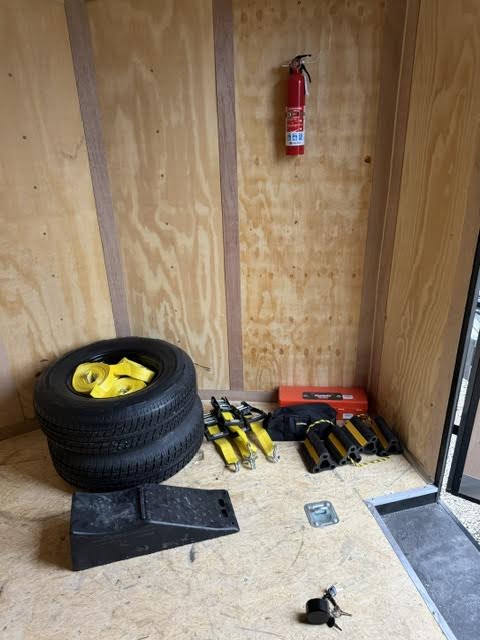 18ft Enclosed Trailer thumbnail 3